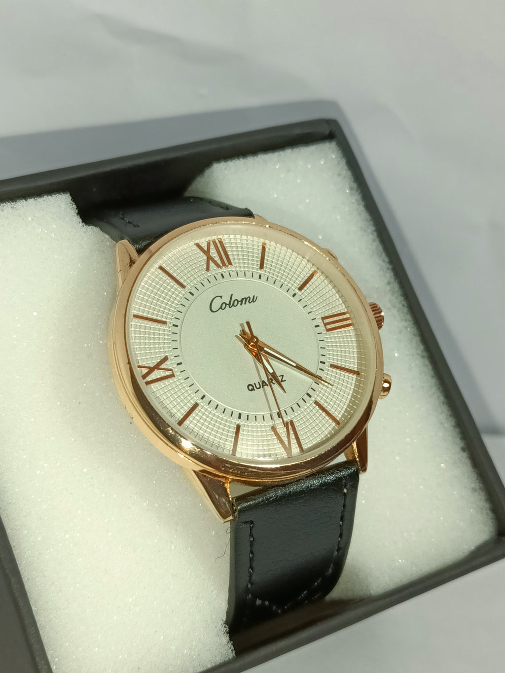 XR32 Unisex PU Leather Quartz Analog Watch