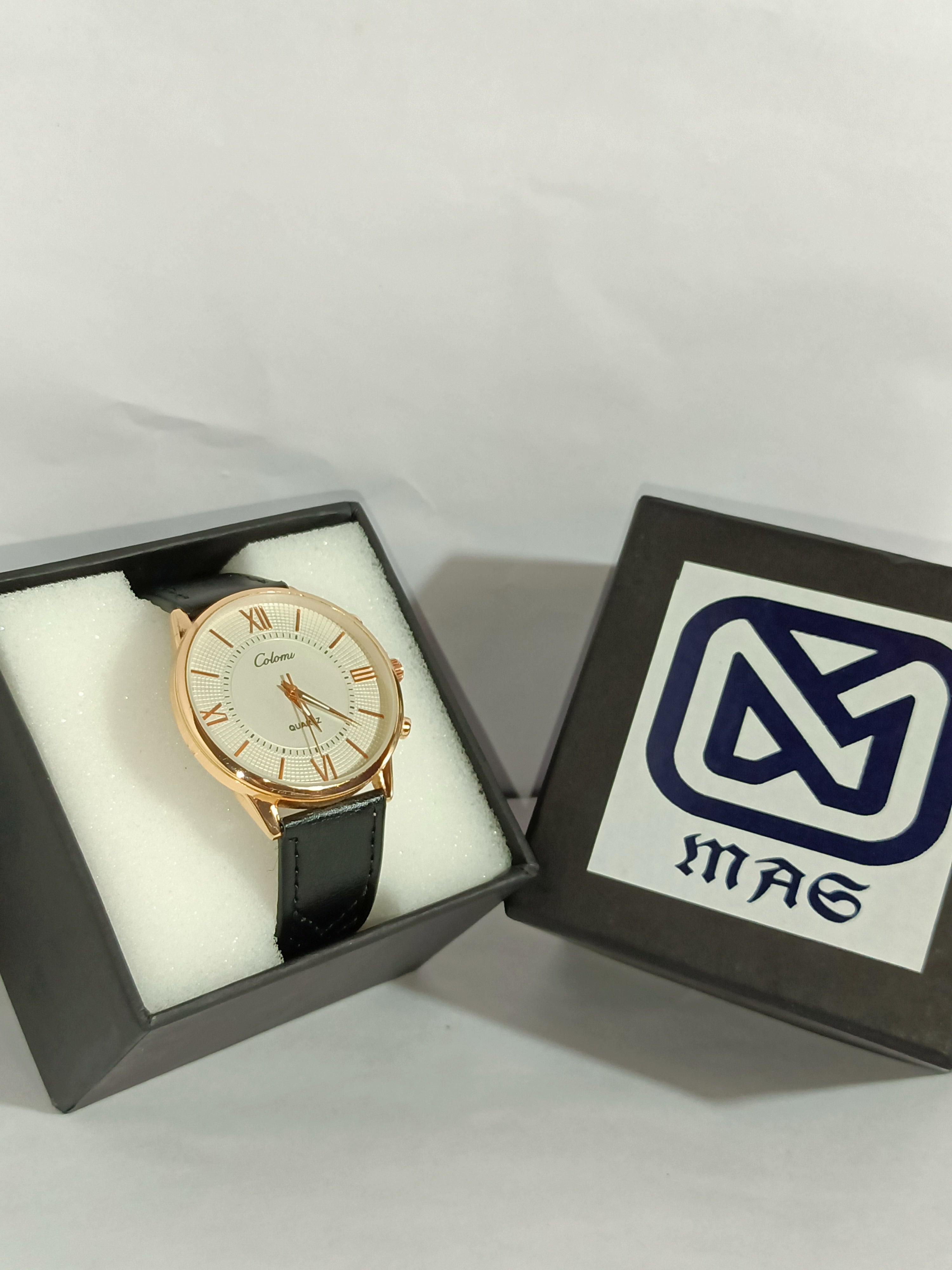 XR32 Unisex PU Leather Quartz Analog Watch