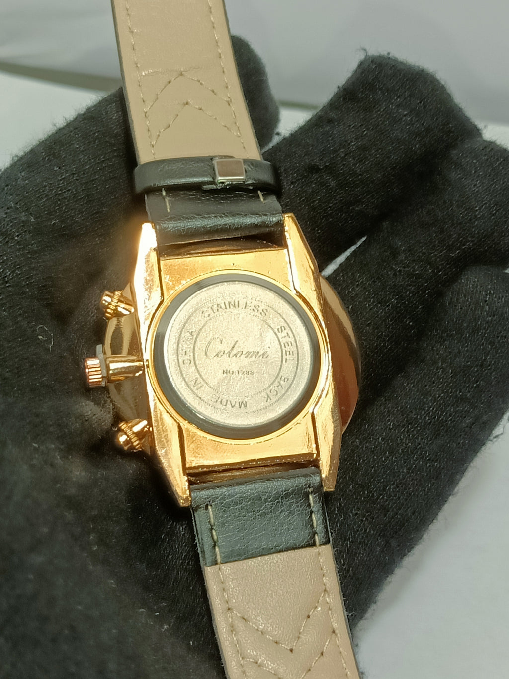 XR32 Unisex PU Leather Quartz Analog Watch