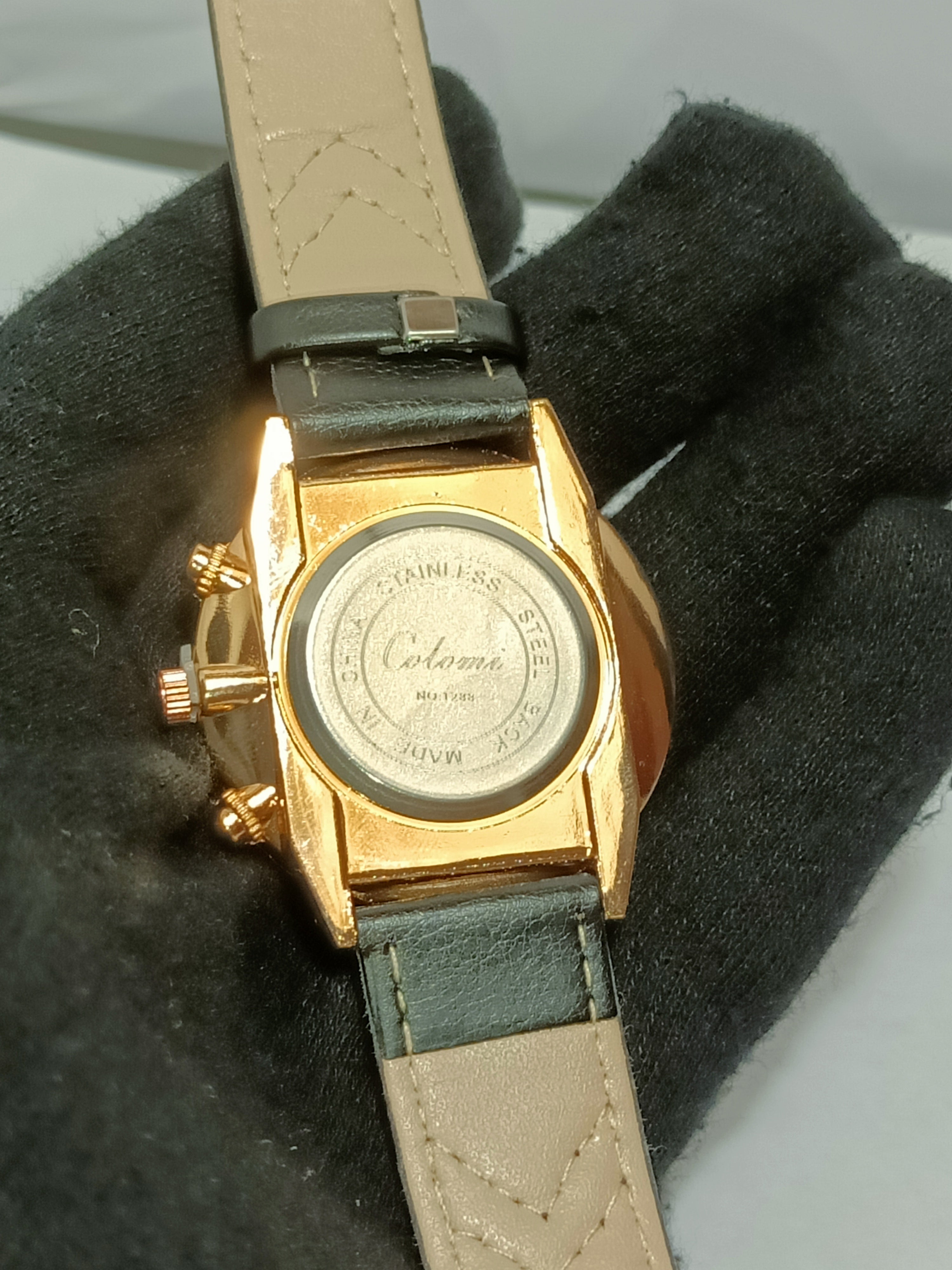 XR32 Unisex PU Leather Quartz Analog Watch