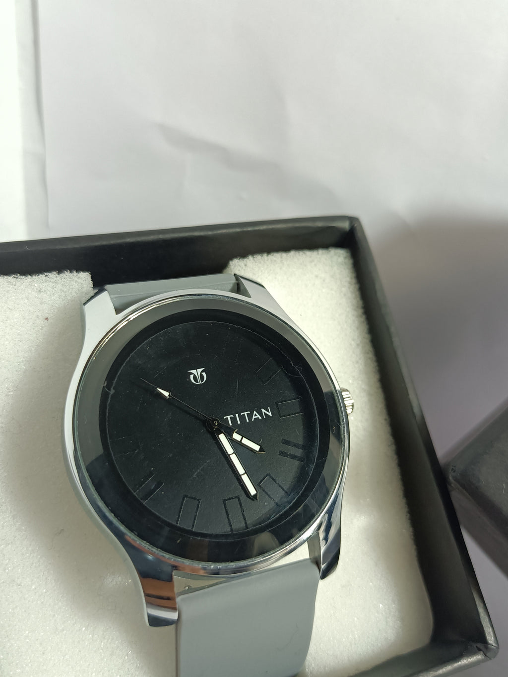 Trendy stylish analogs watch for men