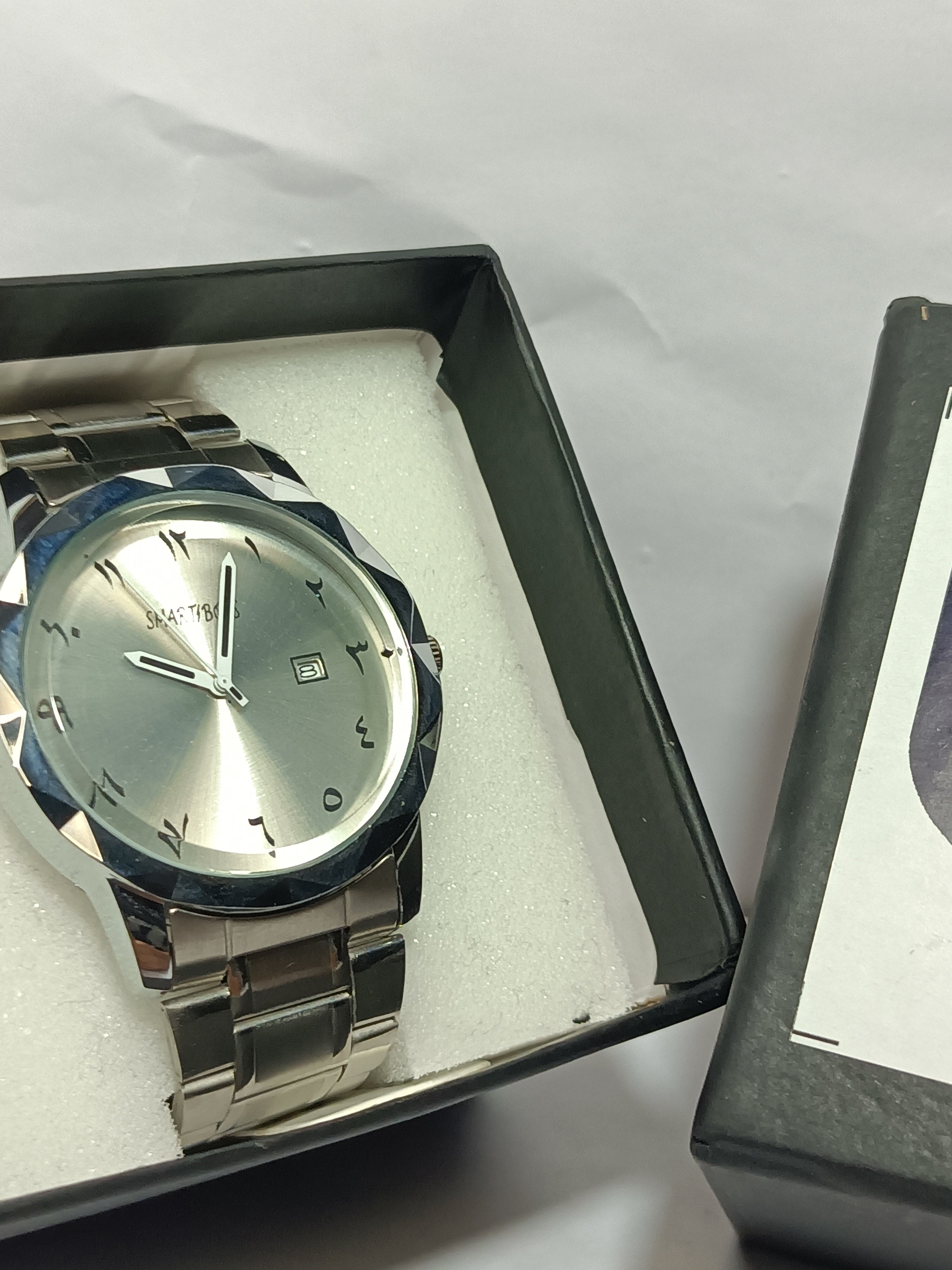 Silver stainless steel belt Black dial day and date function analog watch for mens and boys(black and silver combination mens watch)