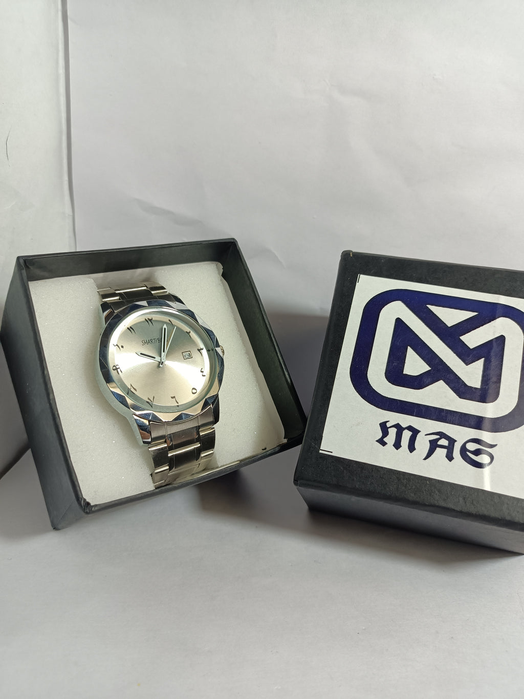 Silver stainless steel belt Black dial day and date function analog watch for mens and boys(black and silver combination mens watch)