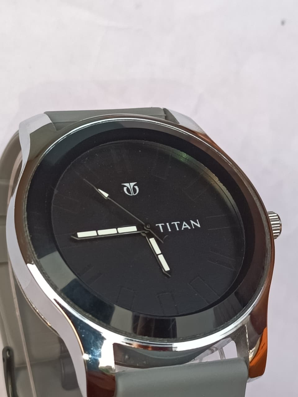 Trendy stylish analogs watch for men