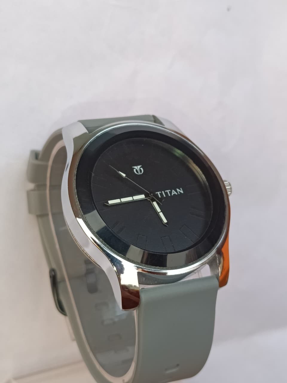 Trendy stylish analogs watch for men